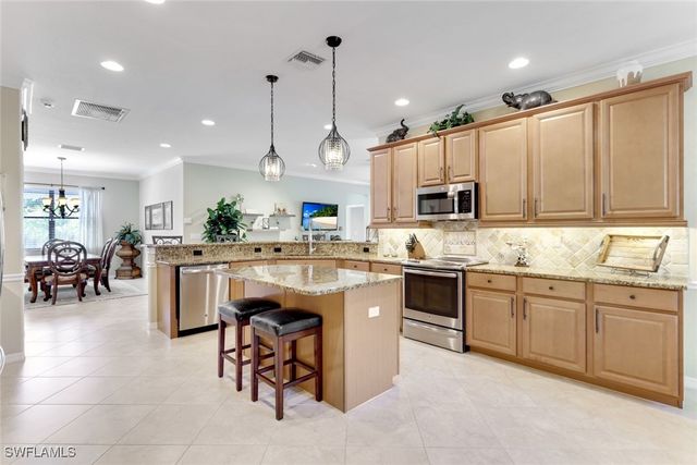 3917 Sapphire WAY, Naples, FL 34114