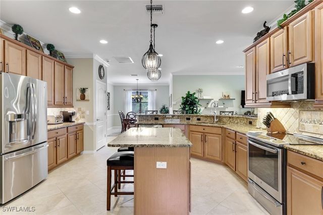 3917 Sapphire WAY, Naples, FL 34114