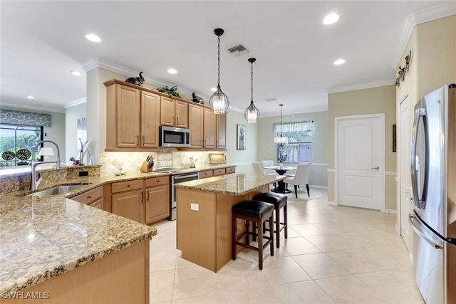 3917 Sapphire WAY, Naples, FL 34114