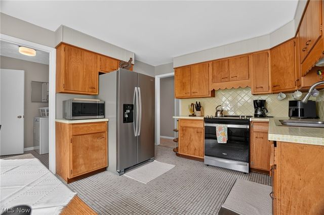13091 Longwood Avenue, Burton, OH 44021