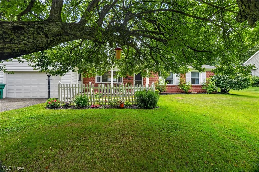 13091 Longwood Avenue, Burton, OH 44021