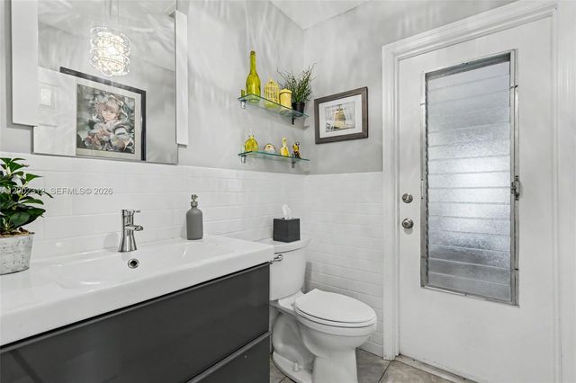 4871 NW 13th Ave, Deerfield Beach, FL 33064