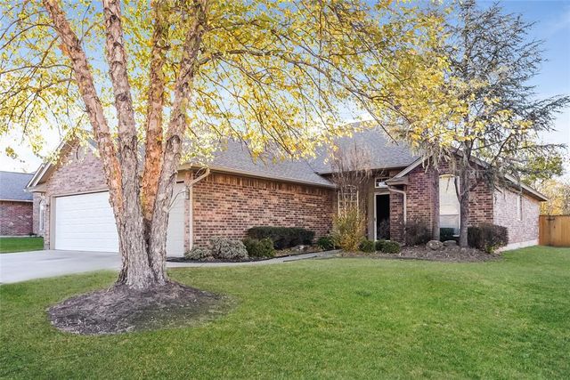 2100 NE 4th Street, Moore, OK 73160