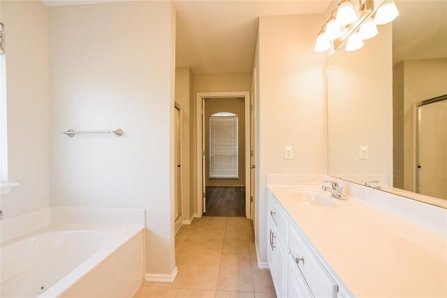 2100 NE 4th Street, Moore, OK 73160