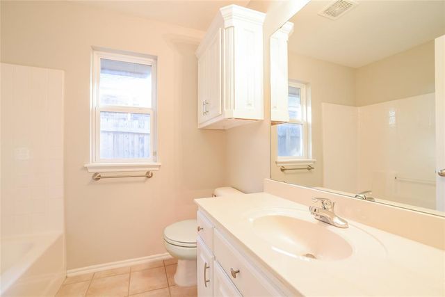 2100 NE 4th Street, Moore, OK 73160