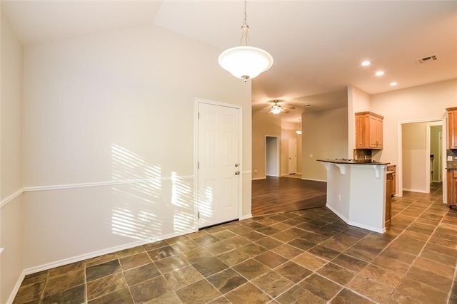 2100 NE 4th Street, Moore, OK 73160