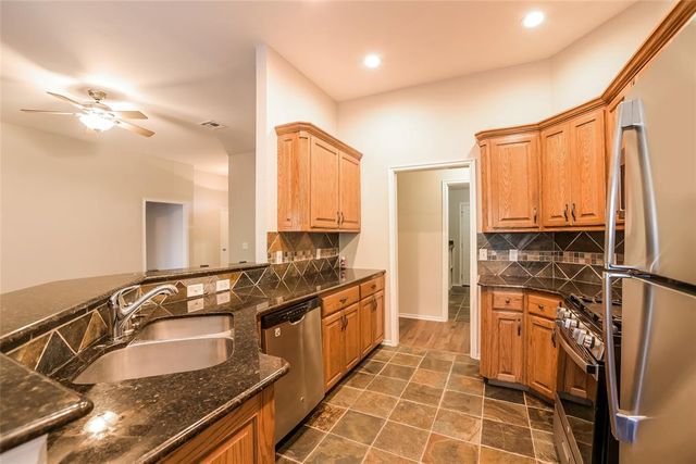 2100 NE 4th Street, Moore, OK 73160