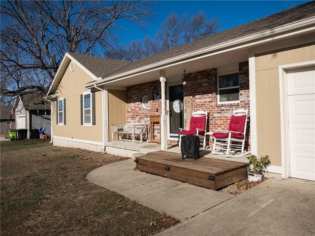 704 Oakwood Street, Harrisonville, MO 64701