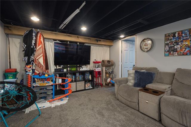 704 Oakwood Street, Harrisonville, MO 64701