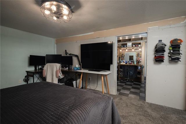 704 Oakwood Street, Harrisonville, MO 64701