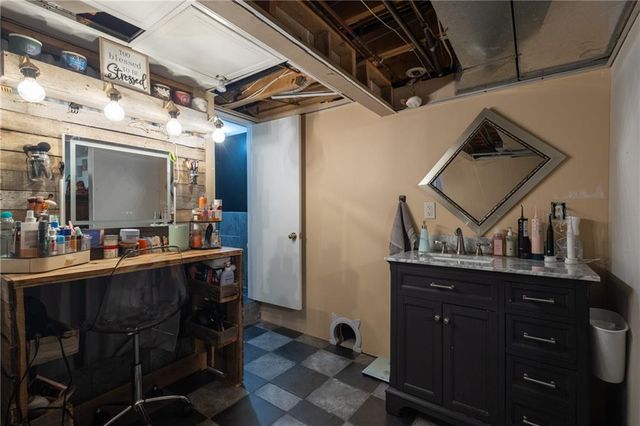 704 Oakwood Street, Harrisonville, MO 64701