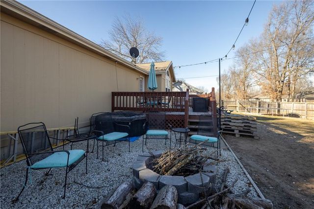 704 Oakwood Street, Harrisonville, MO 64701