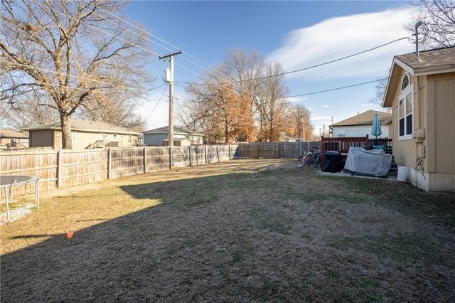 704 Oakwood Street, Harrisonville, MO 64701