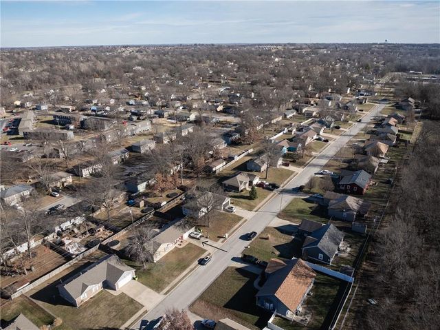 704 Oakwood Street, Harrisonville, MO 64701