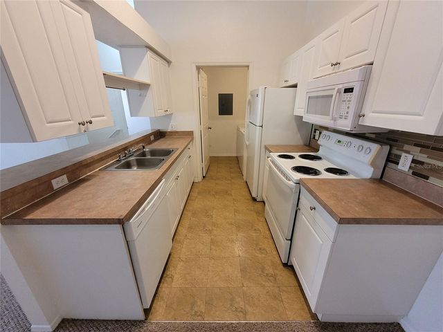 36100 LAKE CHASE BOULEVARD 202, Zephyrhills, FL 33541