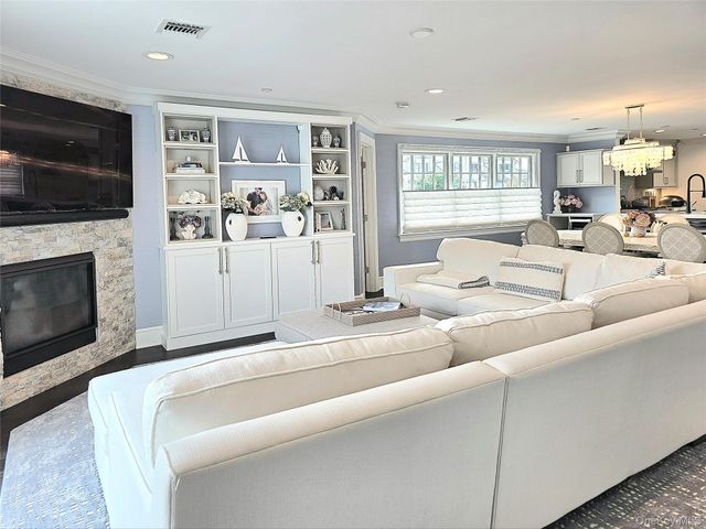 34 Village Green Drive 34, Southampton, NY 11968