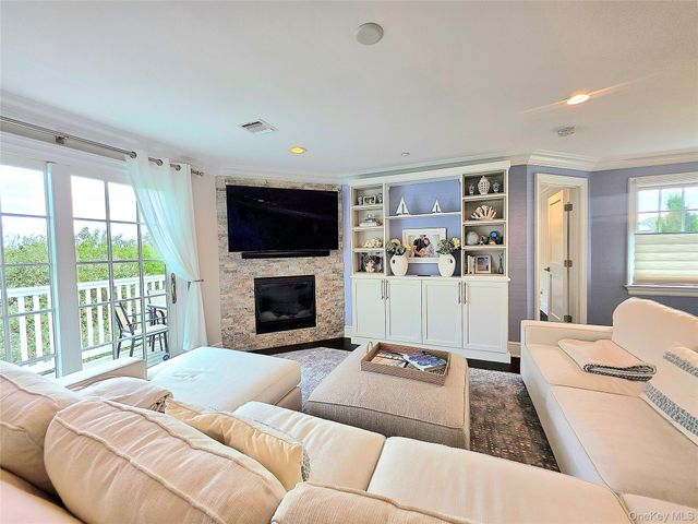 34 Village Green Drive 34, Southampton, NY 11968