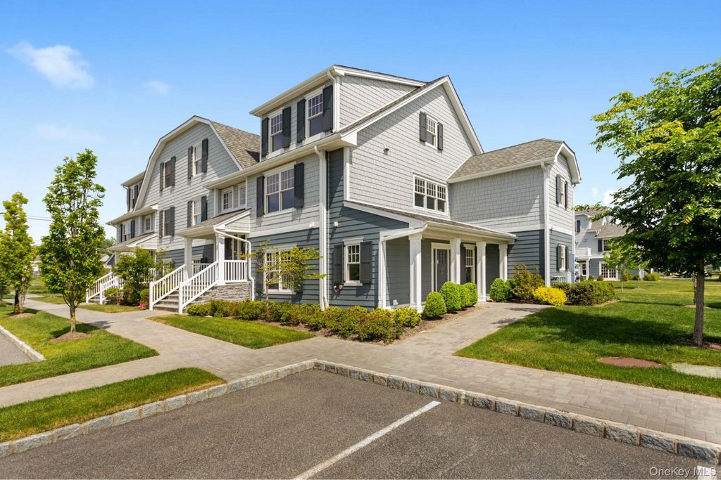 34 Village Green Drive 34, Southampton, NY 11968