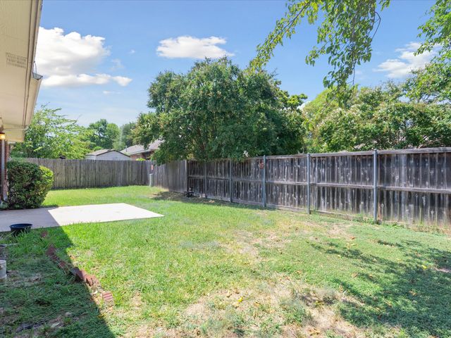 2078 Amherst Drive, Lewisville, TX 75067