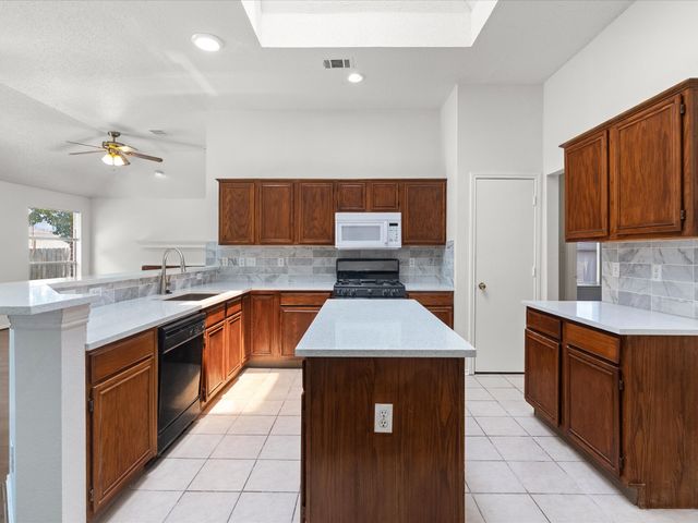 2078 Amherst Drive, Lewisville, TX 75067