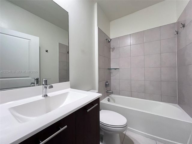 8265 NW 41st St C-405, Doral, FL 33166