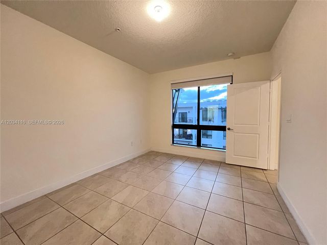 8265 NW 41st St C-405, Doral, FL 33166