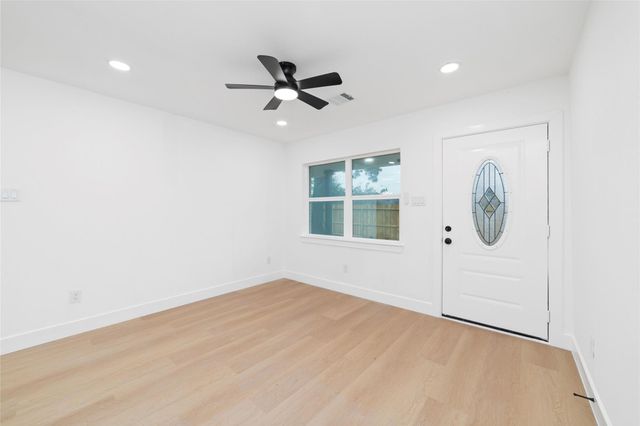 5709 Langley Road, Houston, TX 77016