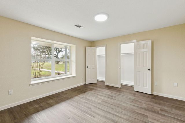 185 Hunters Lane, Sweeny, TX 77480