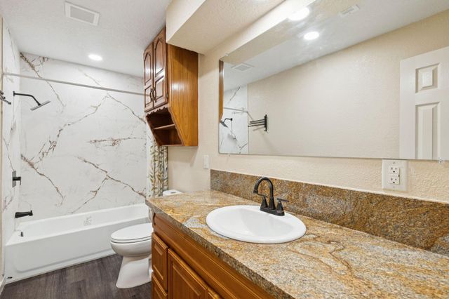 185 Hunters Lane, Sweeny, TX 77480