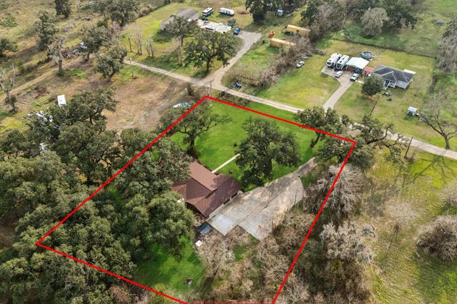 185 Hunters Lane, Sweeny, TX 77480