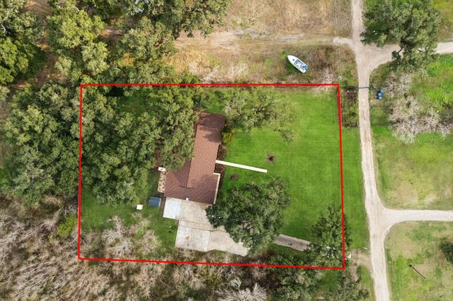 185 Hunters Lane, Sweeny, TX 77480
