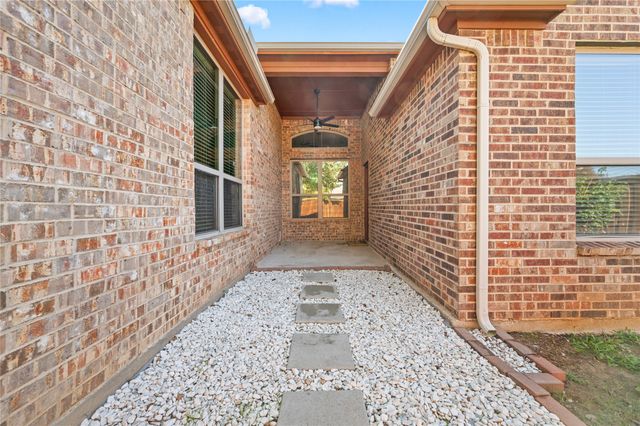 2521 Sanders Court, Bedford, TX 76021