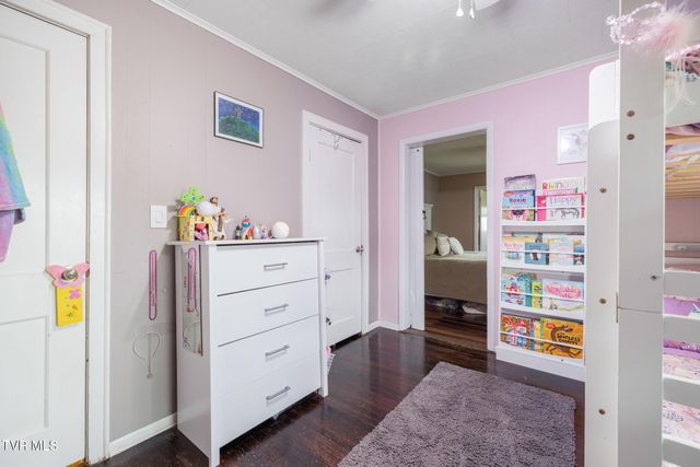 1025 Dejarnette Street, Elizabethton, TN 37643