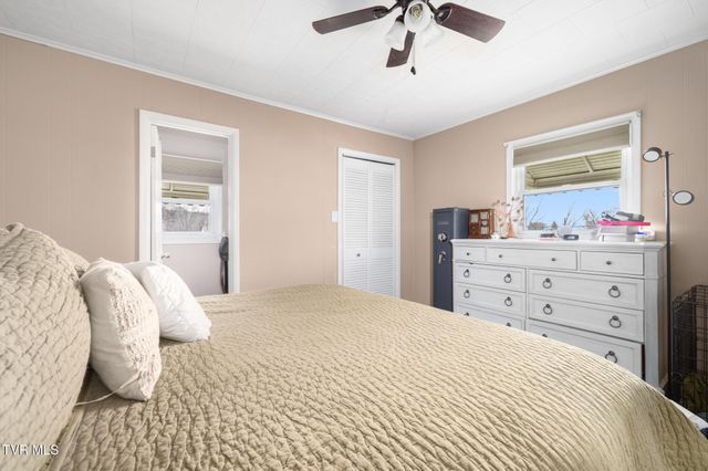 1025 Dejarnette Street, Elizabethton, TN 37643