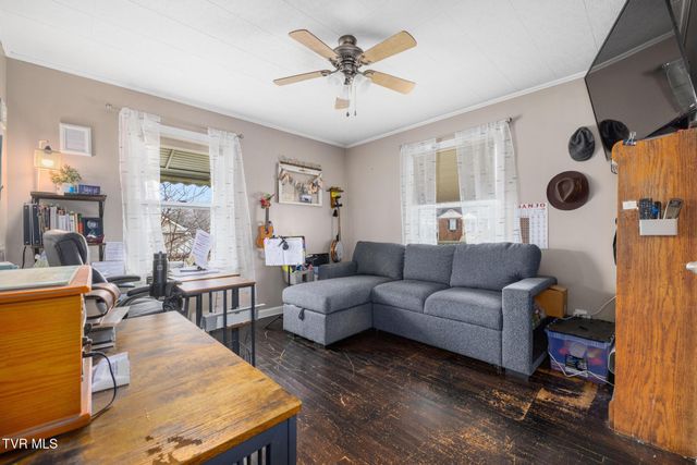 1025 Dejarnette Street, Elizabethton, TN 37643