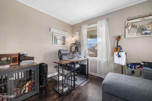 1025 Dejarnette Street, Elizabethton, TN 37643