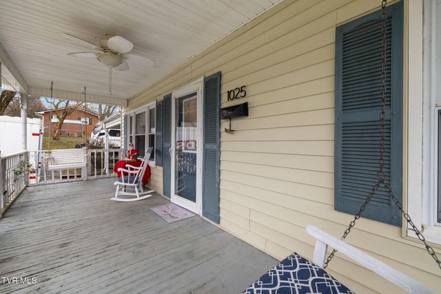 1025 Dejarnette Street, Elizabethton, TN 37643