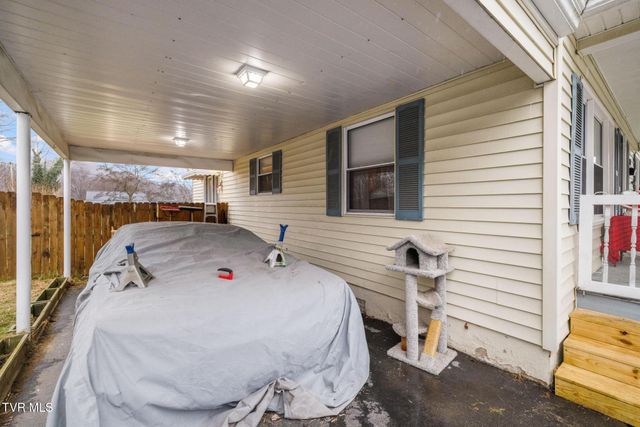 1025 Dejarnette Street, Elizabethton, TN 37643