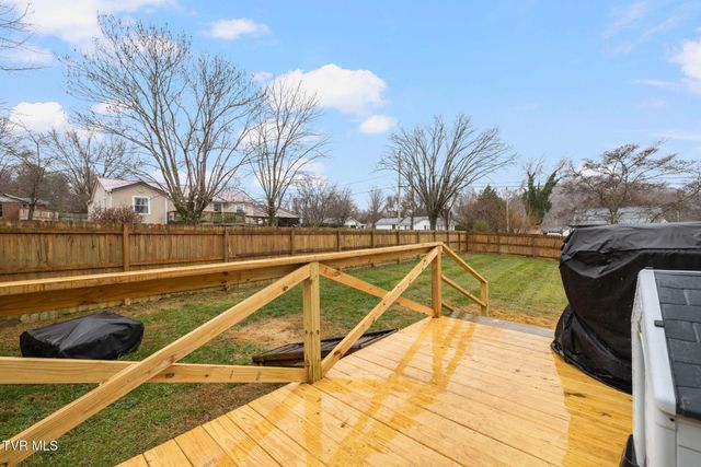 1025 Dejarnette Street, Elizabethton, TN 37643