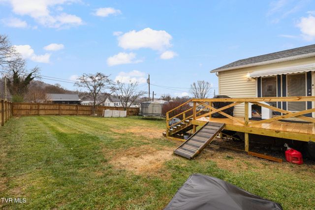 1025 Dejarnette Street, Elizabethton, TN 37643