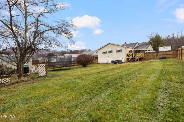 1025 Dejarnette Street, Elizabethton, TN 37643