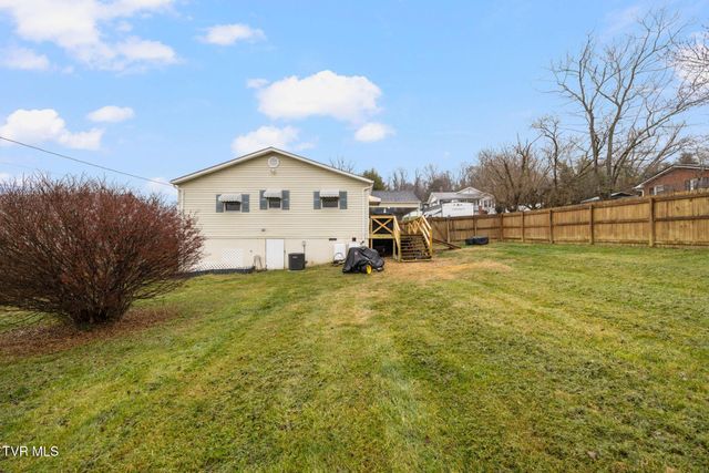 1025 Dejarnette Street, Elizabethton, TN 37643