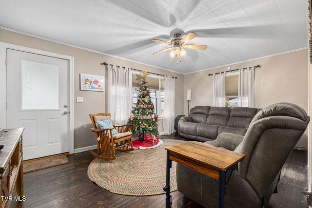 1025 Dejarnette Street, Elizabethton, TN 37643