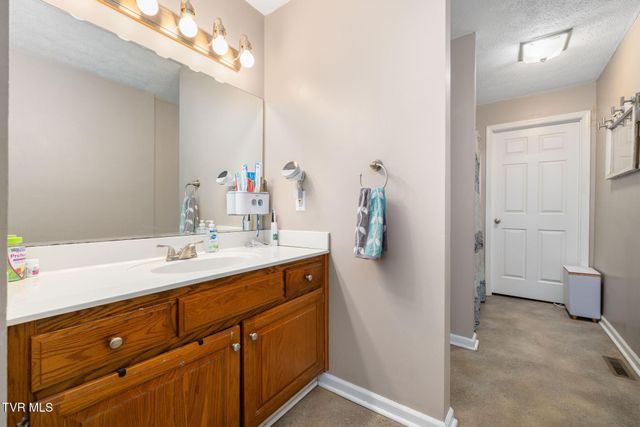 1025 Dejarnette Street, Elizabethton, TN 37643