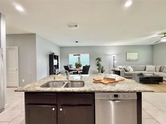 174 Meadow Grove Drive, Conroe, TX 77384