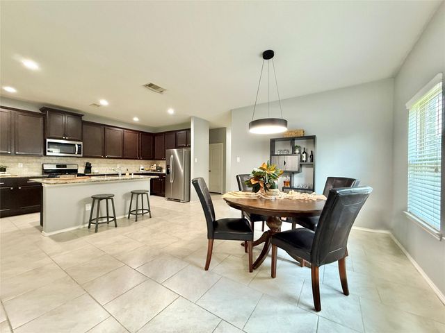 174 Meadow Grove Drive, Conroe, TX 77384