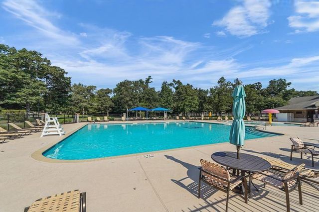 174 Meadow Grove Drive, Conroe, TX 77384
