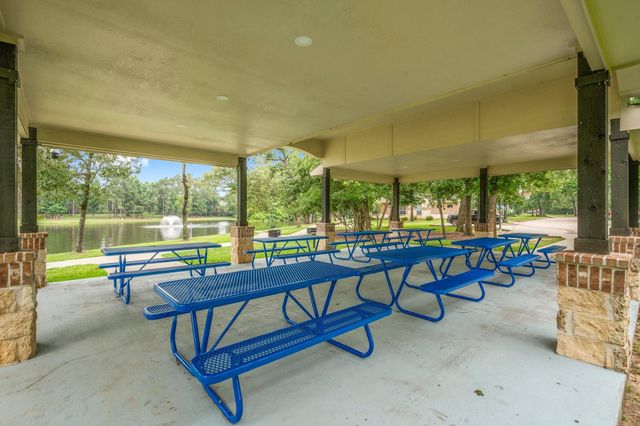 174 Meadow Grove Drive, Conroe, TX 77384