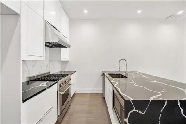 223 16th Street NW 8, Atlanta, GA 30363