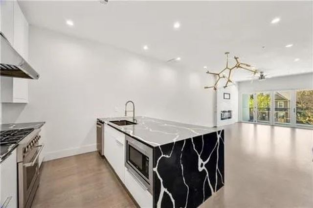 223 16th Street NW 8, Atlanta, GA 30363